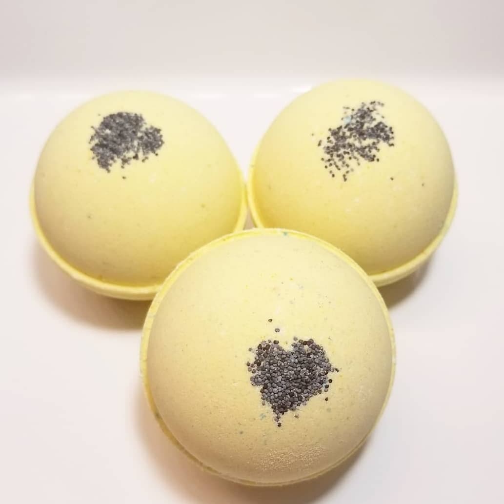 Lemon Poppyseed Cake Bath Bomb