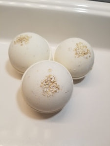 Oatmeal Honey Almond Bath Bomb